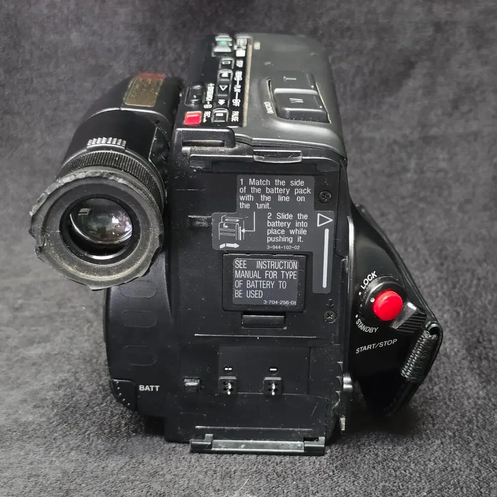 SONY Video Camera Recorder CCD-TRV91 Camcorder Charger Batteries & Videotape